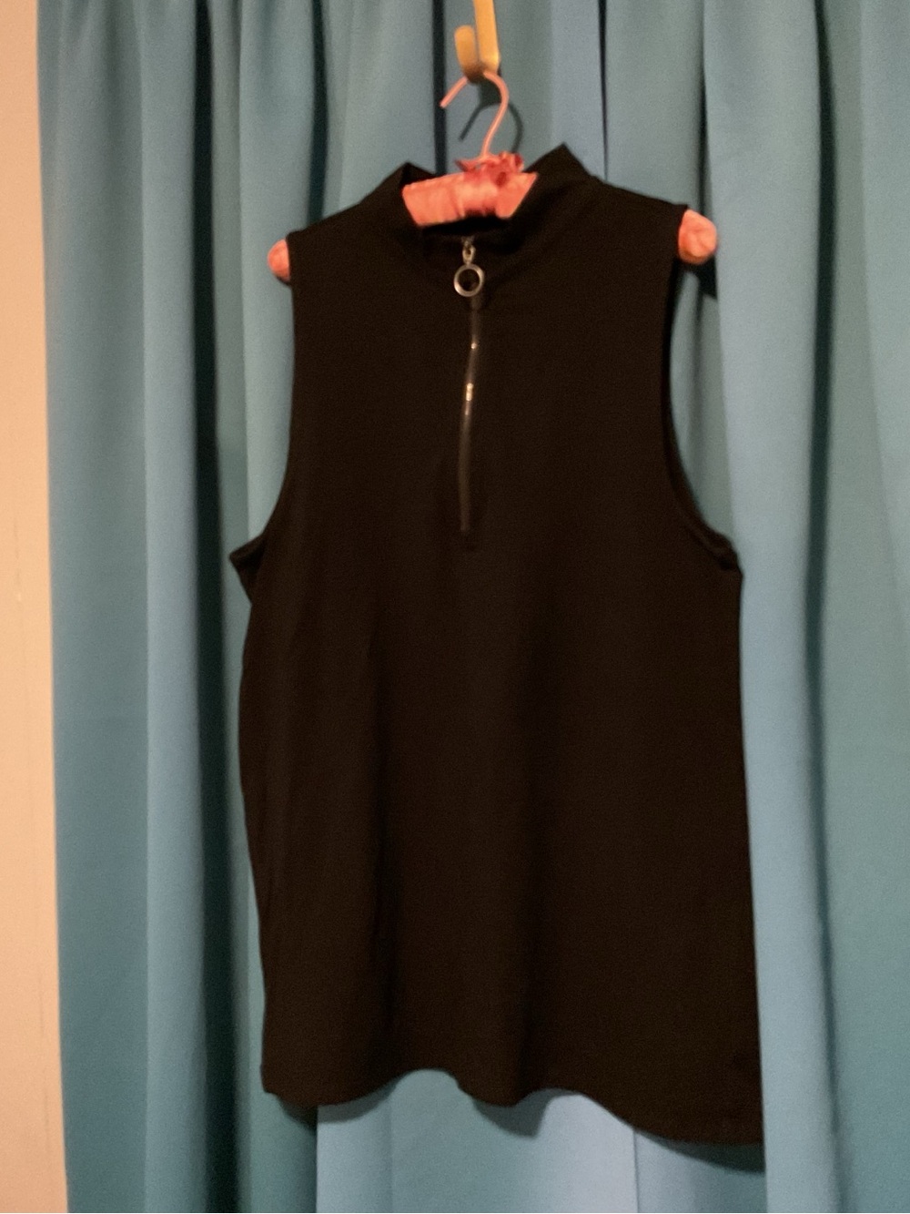 torrid Black Sleeveless Mock Neck Tank with Zip